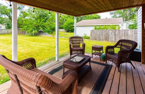 Johnston House | BIG Yard/Pet Friendly/1 BR Private House/FastWi-fi
