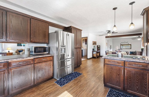 Castle Rock House | Bigfoot Hideaway! 5-bedroom house with Hot Tub in beautiful Castle Rock
