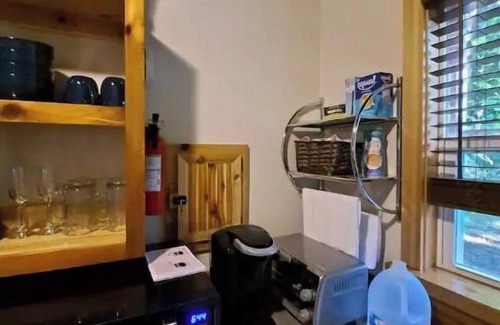 Moodys Cabin | Bigfoot Inn -cabin with loft -near Illinois River