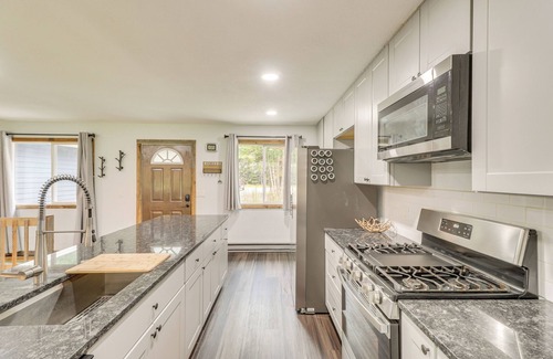 Bigfork Cottage | Bigfork Cottage w/Hot Tub ~ 6 Mi to Flathead Lake