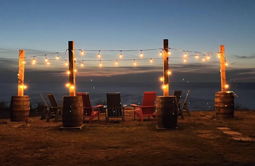 Livingstone Cove Cottage | BigSky Sea Shanty: Enjoy Amazing Sunsets and Ocean Views from the Hot Tub !