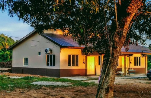 Kampung Kedawang House | ★BigTree Guesthouse V★Close to Cenang ★Comfort