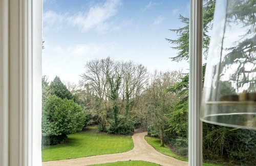 Taplow Apartment | Bijou apartment in a historic Taplow Manor house with dedicated office space
