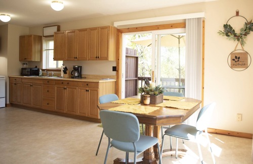 Athens House | Biker Hiker INN at Strouds Run