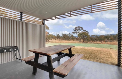 Hill Top Cabin | Billy Button Retreat