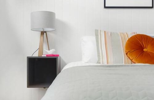 Hill Top House | Billy Button Retreat