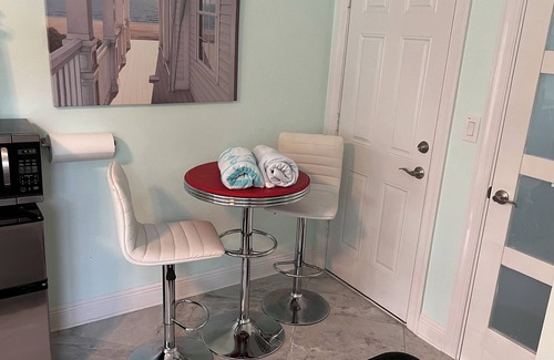 Wilton Manors House | Billy's Resort -Men only-Clothing optional-Beach Bungalow