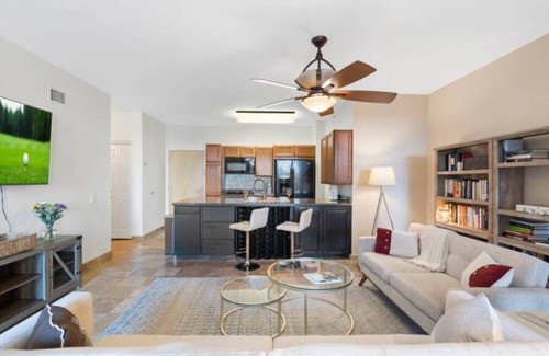 Camelback East Condo | Biltmore Estate 2BR and 2BA condo