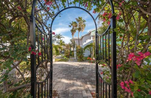 Alice Town House | Bimini Blue Villa Villa