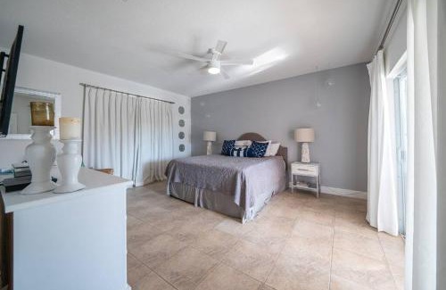 Alice Town House | Bimini Blue Villa Villa