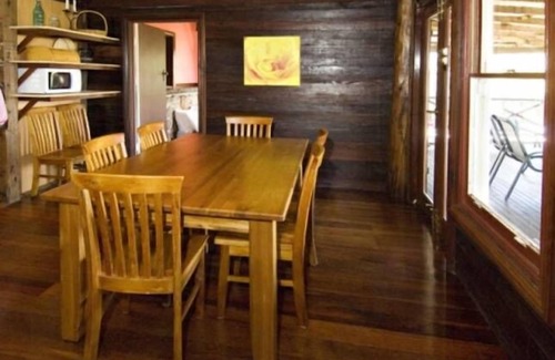 Margaret River House | Bin 63 Rustic Bush Retreat 5 minutes to the beach 7 minutes from Margaret River