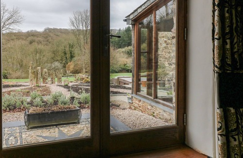 Saint Ann's Chapel Cottage | BIRCHENHAYES, family friendly, with hot tub in St Dominick
