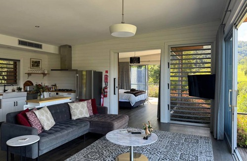 Barrengarry Villa | Bird's Nest Luxury Villa