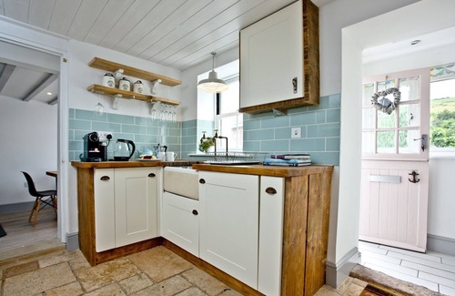 Kingsand House | Birdcage Cottage - a cottage that sleeps 4 guests in 2 bedrooms