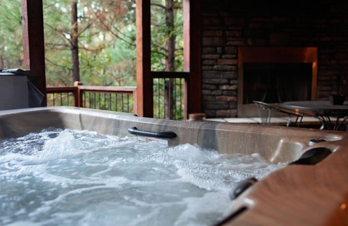 Broken Bow Cabin | Birdhouse|Romantic|Luxury|Honeymoon Retreat