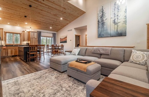 Nekoosa House | "Birdie Bunkhouse" Rome WI - 4 Bedroom Home - Close to Several Golf Courses!