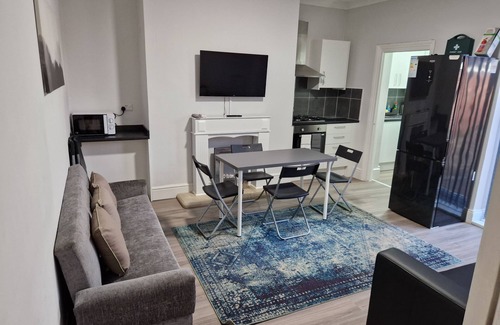 Birtley Apartment | Birtley's Amethyst, 3 bedroom Apt ,sleeps 6 Guest
