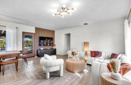 Golden Glades House | Biscayne River Home: Pool Pickleball Fun