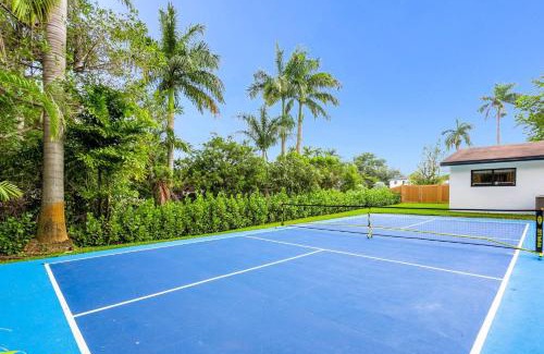 Golden Glades House | Biscayne River Home: Pool Pickleball Fun