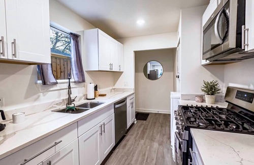 Kessler Apartment | Bishop Arts| Medical Center|Zoo| Entertain