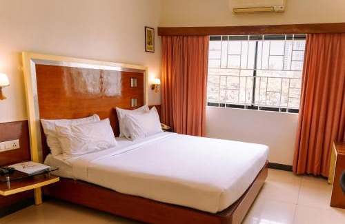 Malleshwaram Hotel | Bisque Magaji Orchid - Near Majestic City Railway Station