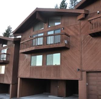 Incline Village House | Bitterbrush - 400 Fairview Boulevard - very close to Diamond Peak and beaches - WSTR21-0086 - Tax ID W4900 - Max 7 people, 2 cars parking in carports