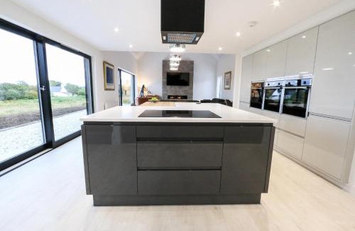 Broadford House | Black Barn Skye - Contemporary 3 bed/4 bath home