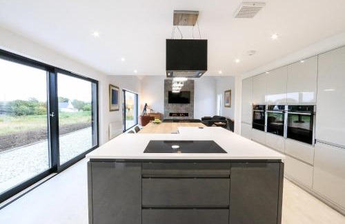 Broadford House | Black Barn Skye - Contemporary 3 bed/4 bath home