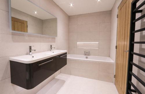 Broadford House | Black Barn Skye - Contemporary 3 bed/4 bath home