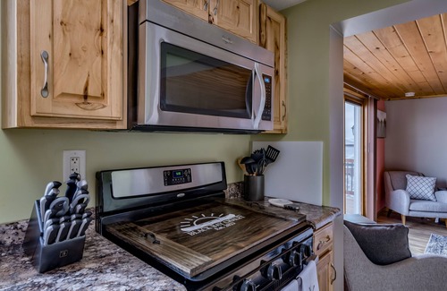 Pillar Point House | Black Bay Chalet- Spectacular lake front location