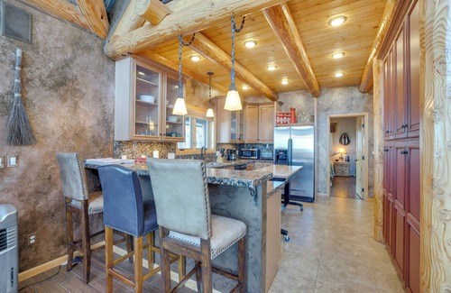 Mesa Cabin | 'Black Bear Cabin' Near Skiing & Hiking!