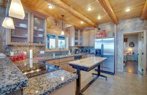 Mesa Cabin | 'Black Bear Cabin' Near Skiing & Hiking!