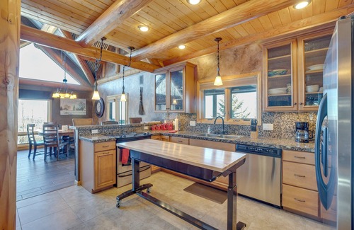 Mesa Cabin | 'Black Bear Cabin' Near Skiing & Hiking!