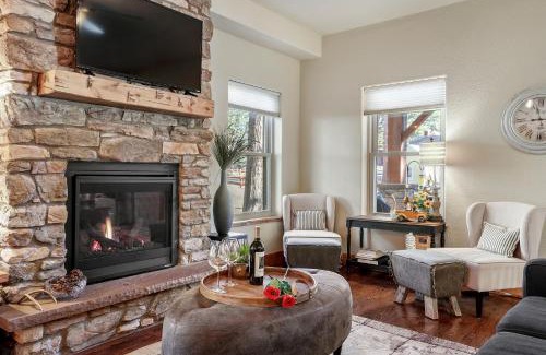 Woodland Park House | Black Bear Cabin with Hot Tub