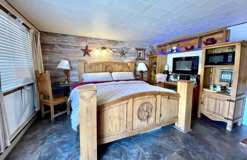 Howard House | Black Bear Lodge 7 Su