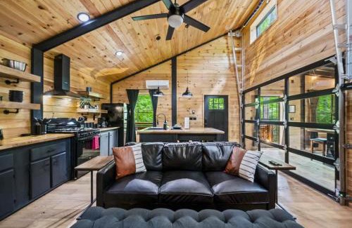 Rocky Grove House | Black Bear Lodge - Fire Pit - Hot Tub