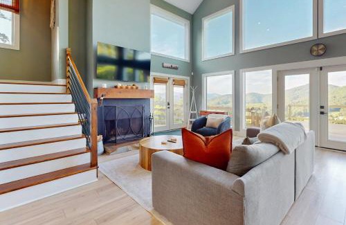 Ridgeline Vistas House | Black Bear Summit