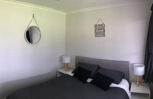 Mangakino House | Black Beauty - Spacious Family Retreat for 12 with Spa