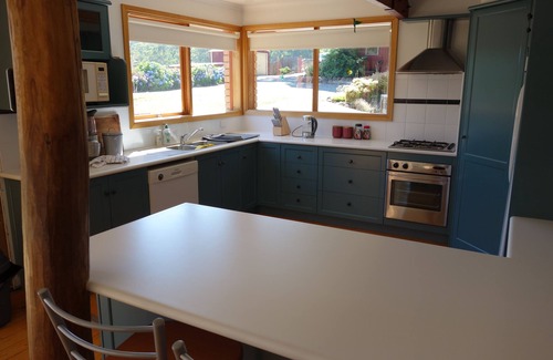 Central Coast Council House | Black Bluff View Retreat - a large comfortable 5 bedroom house on 40 hectares.