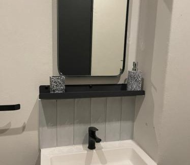 Sandown Apartment | Black Brick Luxury Apartment