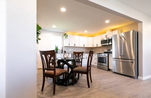 Allendale Area House | Black Brick Retreat/2 full kitchens, 3 full baths
