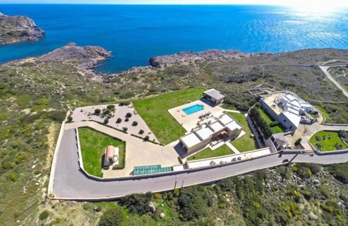 Faliraki Villa | Black Diamond Villa Pasithea in Rhodes Greece