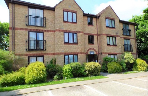 Dunstable Apartment | Black Door MALT-Huku Kwetu (Dunstable)