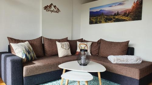 Hoechenschwand Apartment | Black Forest Bergliebe Pool Terrasse Natur Ruhe Komfort