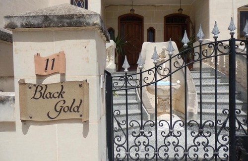 Msida Bed & Breakfast | Black Gold Private Room