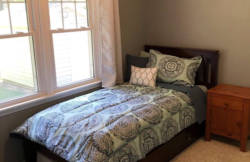 Elkland House | Black Oak Guest House - Stay in the country with easy access to the city