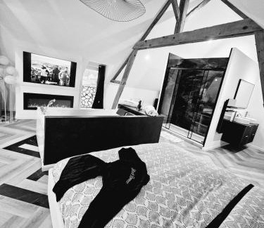 Yville-sur-Seine Apartment | Black Romance