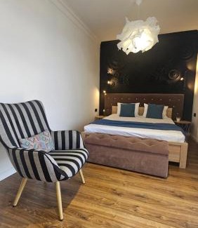 Mukachevo Apartment | Black Room Apartment