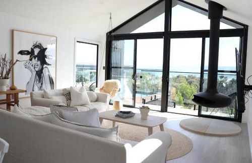 Coles Bay House | black + shack