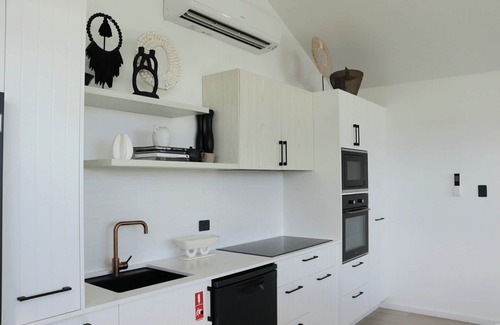 Coles Bay House | black+shack - Freycinet Holiday Houses